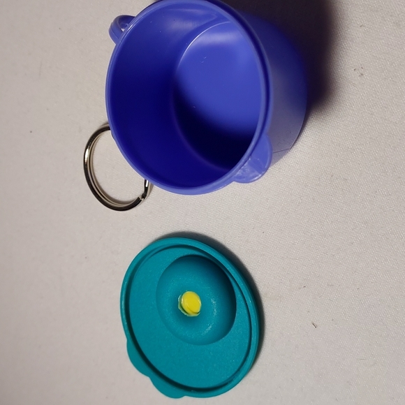 Vintage Tupperware Crystal Wave Soup Bowl Key Chain - Picture 5 of 6